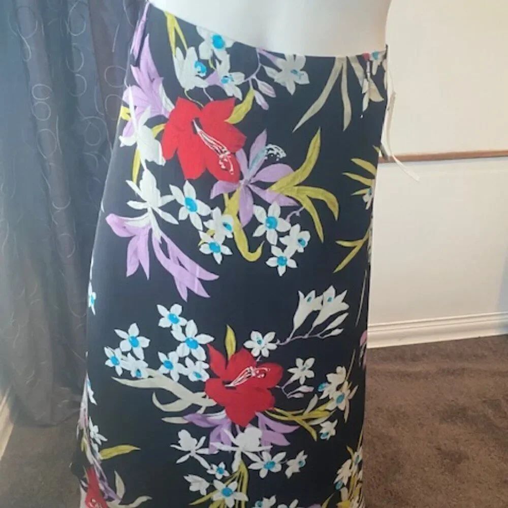Rena Rowan Black Floral print Silk skirt, size 16